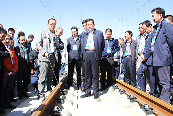 兰州铁路局局长王峰一行到甘青11标检查指导党建工作