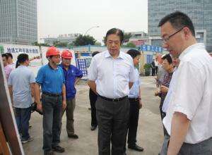上海市政协主席吴志明一行到中铁四局上海公司南北二通道项目视察建设情况