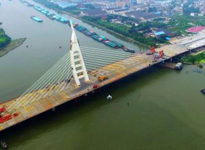 国内运河跨最大,单索桥桥面最宽桥梁——扬州开发路跨京杭运河大桥