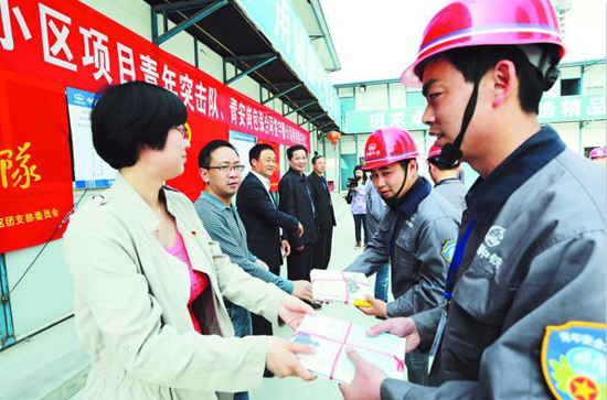 建筑公司团委开展“让工地飘书香、做知识建设者”活动