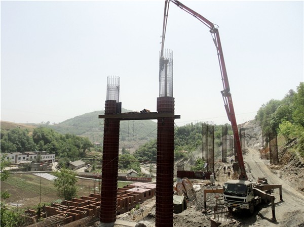 系梁墩柱施工方案在黄岗东生产桥中的应用
