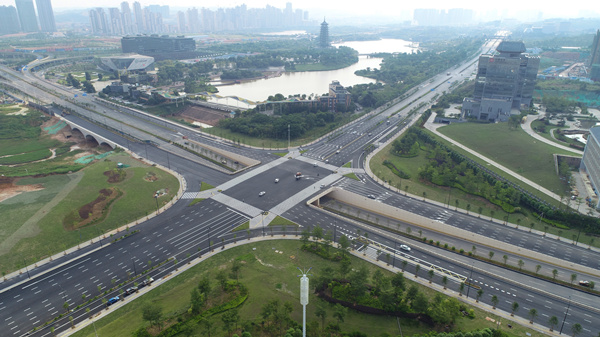 南宁市平乐大道-秋月路立交主道顺利通车