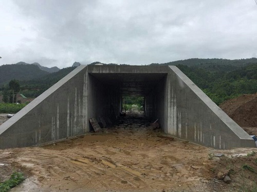 太鳳高速公路項目部全線第一個涵洞澆築完成